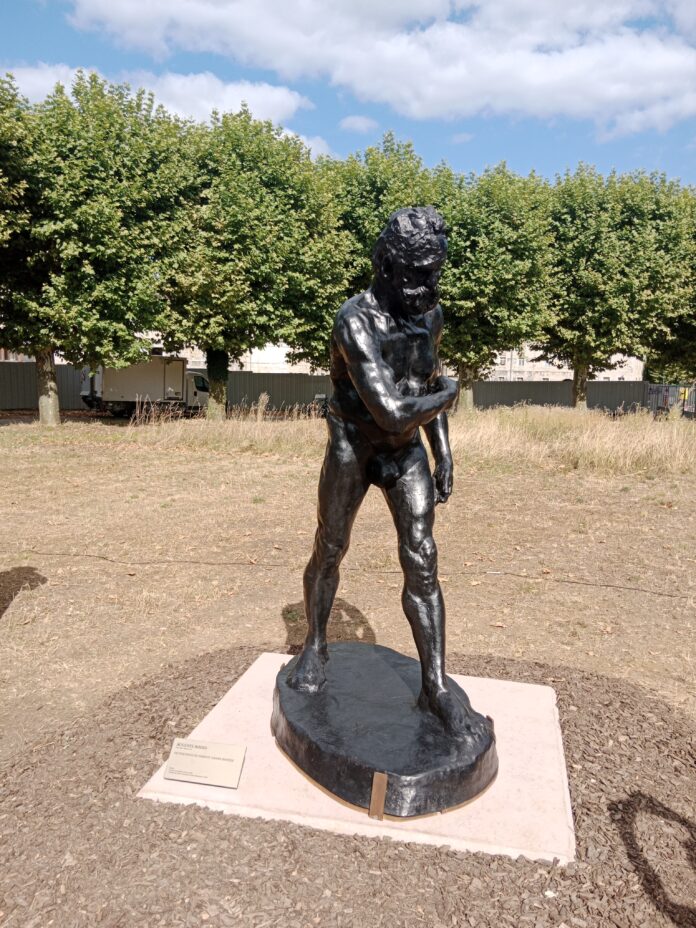 Besançon. Statue de Victor Hugo par Rodin La statue « Victor Hugo nu debout » d'Auguste Rodin