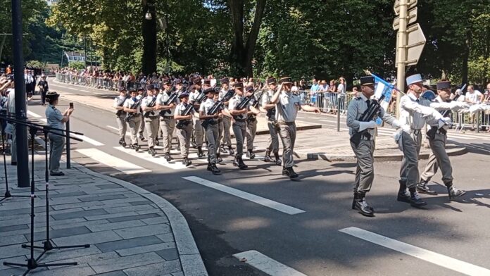 Besançon. Défilé du 14 juillet 2025 défilé militaire sur l'avenue Charles de Gaulle à Chamars