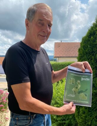 Jean-Louis Perrin, co-créateur de la fresque végétale à Longeville pour le Tour de France