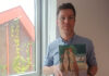 Fabien Dufoulon, chargé de recherche au service Inventaire et Patrimoine à la région Bourgogne Franche-Comté avec le livre