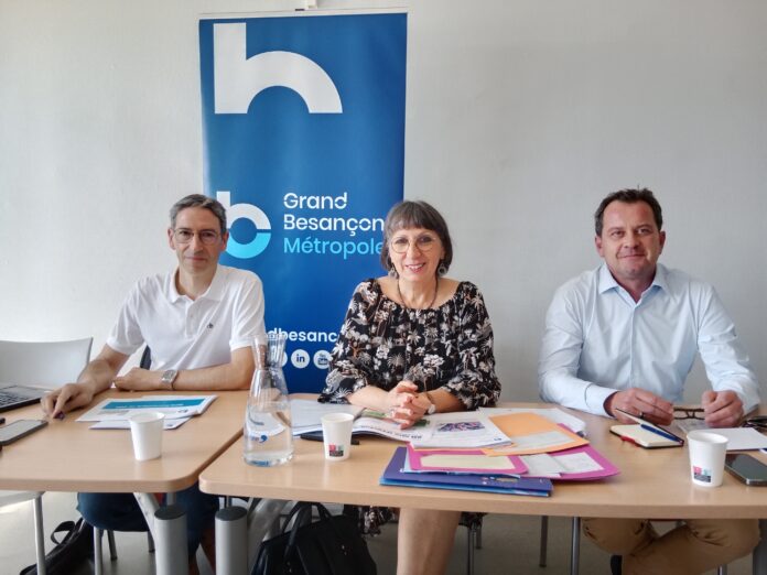 Conférence de presse rentrée économique GBM Stéphane Baudin Directeur adjoint de l'économie de GBM, Anne Vignot Présidente de Grand Besançon Métropole et Bruno Favier Directeur de la Technopole Temis