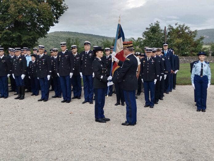 Doubs. Prise de commandement de la colonel de gendarmerie le général de division Sylvain Laniel à confié le commandement du groupement de gendarmerie du Doubs à Élodie Montet