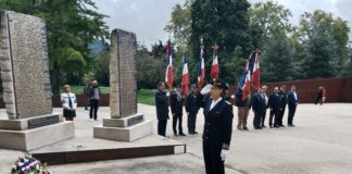 cérémonie officielle sur l'esplanade des Glacis