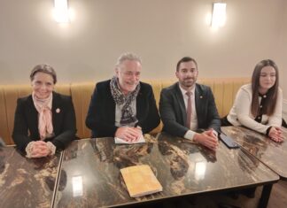 Géraldine Grangier députée du Doubs, Jacques Ricciardetti tête de liste des municipales à Besançon, Julien Odoul Député de l'Yonne et Anaïs Vial Responsable locale des jeunes du Rassemblement national