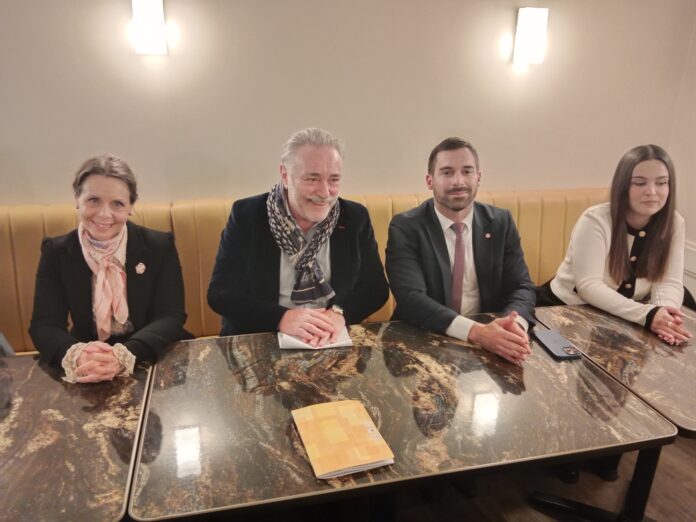 Géraldine Grangier députée du Doubs, Jacques Ricciardetti tête de liste des municipales à Besançon, Julien Odoul Député de l'Yonne et Anaïs Vial Responsable locale des jeunes du Rassemblement national