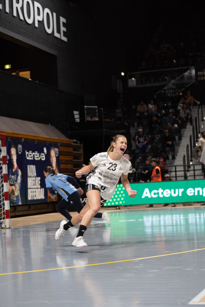 Pauline Robert lors d'un match de l'ESBF