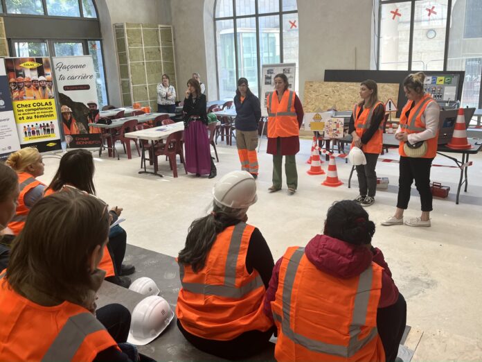 Des femmes découvrent les métiers du BTP à l’Arsenal de Besançon