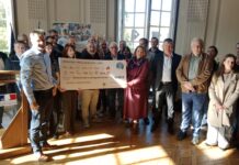 Doubs. Santé : 70 657€ récoltés pour la 10ème édition de l’opération « Pastilles bleues » Eric Cuenot Président de l'association "les enfants d'ailleurs" et les partenaires de l'opération "Pastilles bleues"