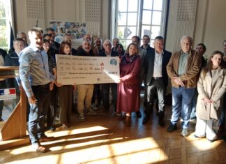 Eric Cuenot Président de l'association "les enfants d'ailleurs" et les partenaires de l'opération "Pastilles bleues"