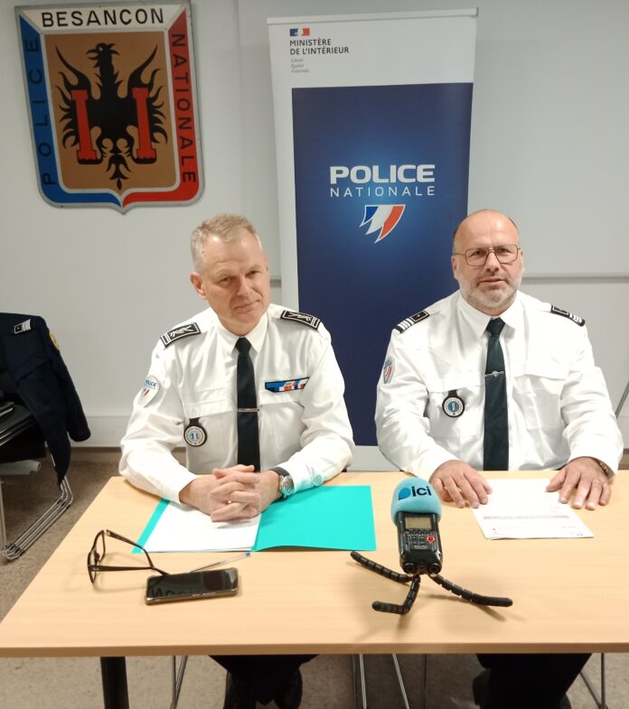 Réseau illégal de livreurs UberEats et Deliveroo Laurent Perraut, Directeur Interdépartemental de la Police nationale et Patrick Le Barre Commandant divisionnaire de la Police aux frontières