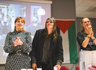 Séverine Véziès, cheffe de file LFI à Besançon était accompagnée d'Alma Dufour, députée de la 4e circonscription de Seine-Maritime et d'Emma Fourreau, députée européenne.