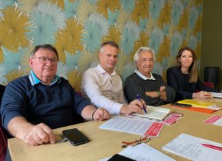 Gérard Guinot, secrétaire de section du Parti socialiste du Haut-Doubs ; Jean-Sébastien Leuba, premier secrétaire fédéral PS Doubs ; Jean-Noël Vieille, économiste, auteur d’un livre sur la dette publique ; et Amandine Rapenne, conseillère régionale
