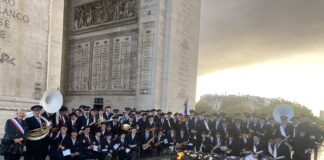 Pontarlier. 72 musiciens ont ravivé la flamme du Soldat inconnu Les Gars de Joux et l'Harmonie municipale