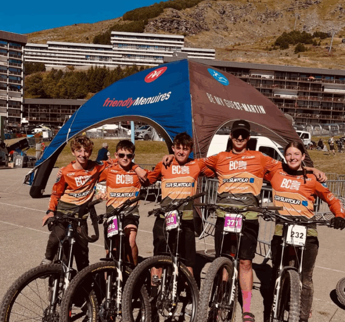 Les six jeunes vététistes du “Young Gravity MTB Team”