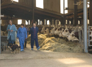 Annie Genevard était en déplacement au GAEC de l'Espoir à Chaussenans dans le Jura