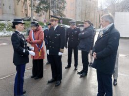 La colonelle Élodie Montet a accueilli, en autres personnalités, le préfet Rémi Bastille, la Maire de Besançon Anne Vignot, le commandant des Sapeurs-Pompiers du Doubs, le procureur de la République, le directeur interdépartemental de la Police nationale Laurent Perraut et Michel Viennet conseiller départemental du Doubs