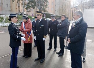 Besançon. La Gendarmerie célèbre la Sainte Geneviève La colonelle Élodie Montet a accueilli, en autres personnalités, le préfet Rémi Bastille, la Maire de Besançon Anne Vignot, le commandant des Sapeurs-Pompiers du Doubs, le procureur de la République, le directeur interdépartemental de la Police nationale Laurent Perraut et Michel Viennet conseiller départemental du Doubs