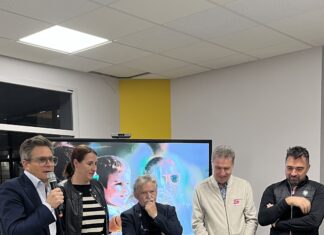 Benoît Vuillemin et des membres de l'association d'Oncodoubs, de la Ligue contre le Cancer et Semons l'Espoir