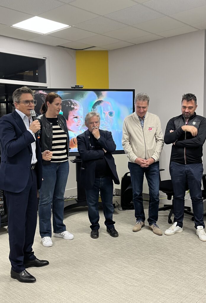 Benoît Vuillemin et des membres de l'association d'Oncodoubs, de la Ligue contre le Cancer et Semons l'Espoir