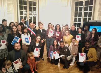 Besançon. 26 personnes naturalisées, fières de devenir françaises 20 nouvelles françaises et 6 nouveaux français