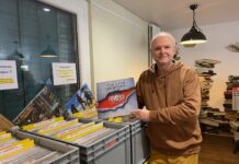 Pontarlier. Le magasin éphémère de vinyles revient avec 6000 disques à découvrir Patrick Racle avec un vinyle