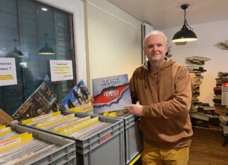 Patrick Racle avec un vinyle