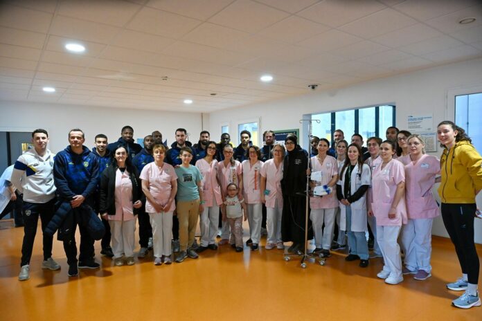 personnel médical, joueurs et staff du FC Sochaux Montbéliard