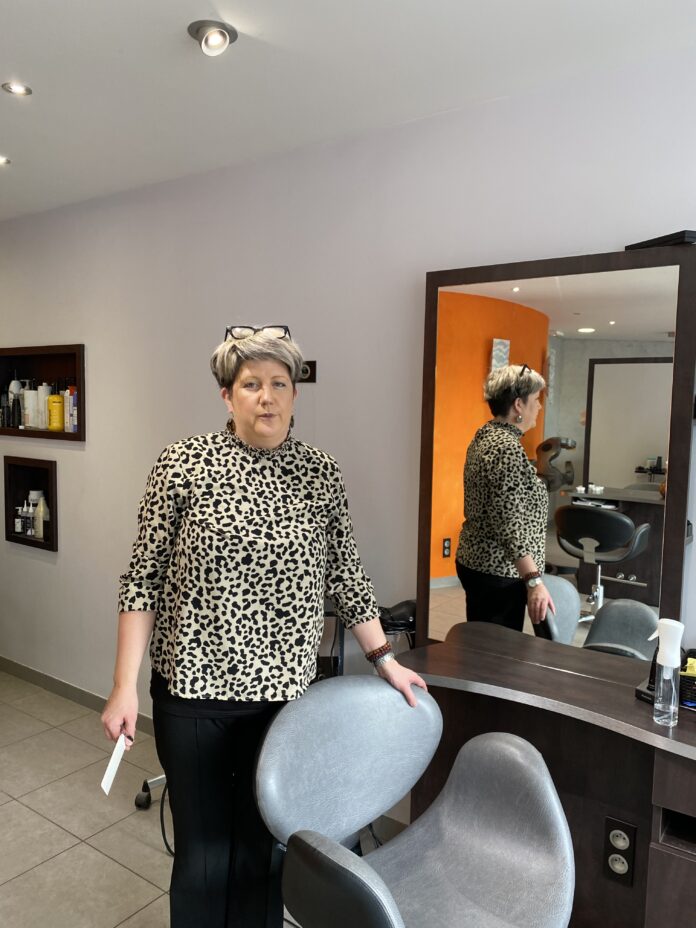 Margaret Coiffure Margaret Flajoulot dans son salon de coiffure