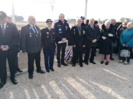 Grand Besançon. Un 81ème hommage aux héros du crash de Fontain habitants de Fontain, des élus, présidents d’associations d’anciens combattants et la nouvelle Major de la gendarmerie de Tarragnoz