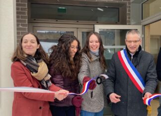Les trois médecins aux côtés du maire, Raphaël Charmier