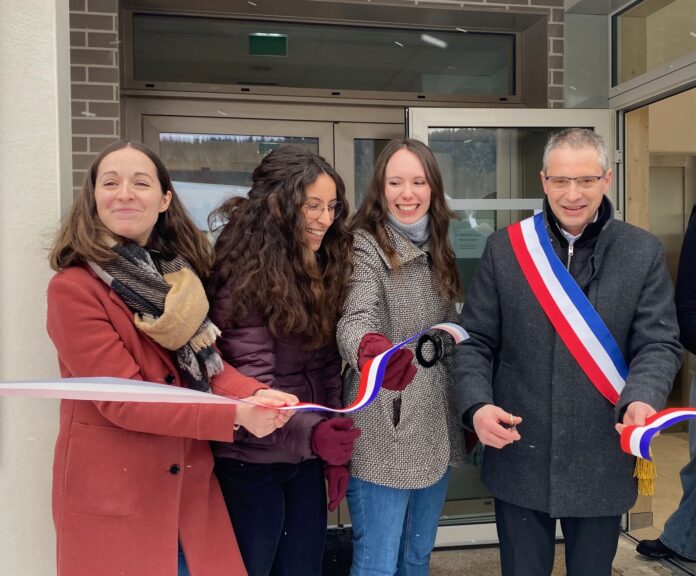 inauguration maison médicale les Granges Narboz Les trois médecins aux côtés du maire, Raphaël Charmier