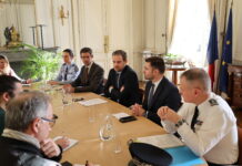 La colonelle Élodie Montet, le procureur de Besançon Cédric Logelin, le préfet du Doubs Rémi Bastille, le procureur de Montbéliard Paul-Édouard Lallois et le directeur de la police départemental Laurent Perraut