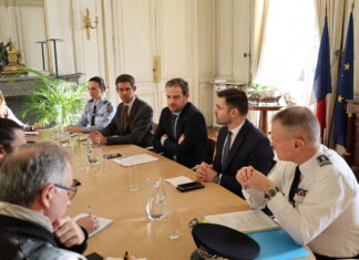 La colonelle Élodie Montet, le procureur de Besançon Cédric Logelin, le préfet du Doubs Rémi Bastille, le procureur de Montbéliard Paul-Édouard Lallois et le directeur de la police départemental Laurent Perraut