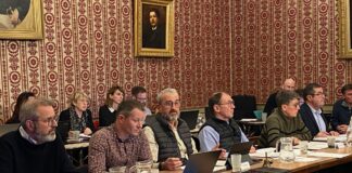 Patrick Genre (au centre) animait son dernier conseil municipal