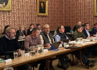 Pontarlier. Budget primitif 2026 : 6,4 millions d’euros d’investissements Patrick Genre (au centre) animait son dernier conseil municipal