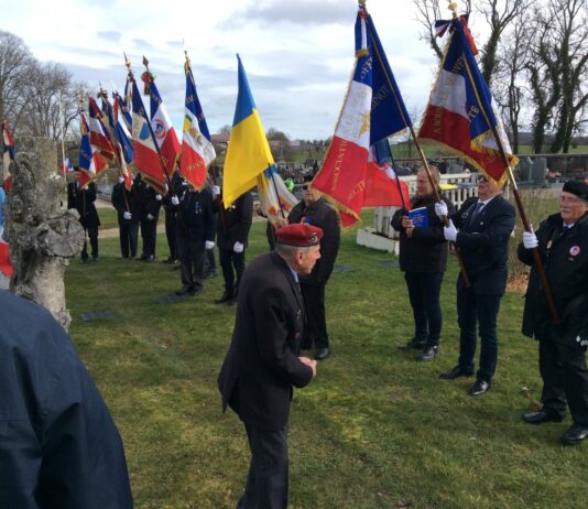 Hommage aux morts ukrainiens pour la France