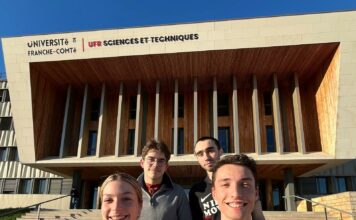 Besançon. Une journée spéciale pour vulgariser l’intelligence artificielle et la photonique Iloé Robert, Victor Moreaux, Tristan Witzel et Julien Mine