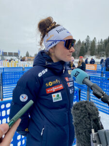 Athlète interviewée aux championnats de France de ski nordique