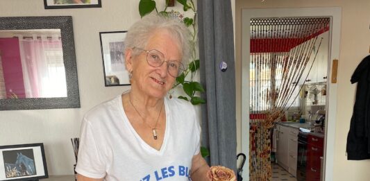 Pontarlier. À la place 514, l’infatigable voix de Monique Maillard en soutien au CAP football