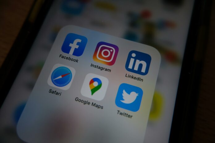 pexels-ocko-geserick-3802337-5633334 Logos réseaux sociaux