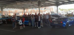 Rassemblement de voitures anciennes et de collection à Saint-Vit