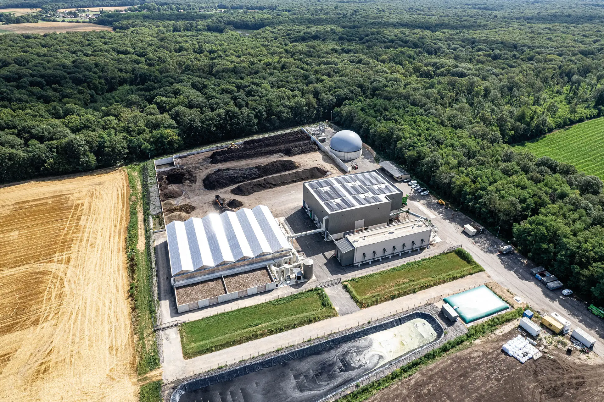 Installation de méthanisation et cuves industrielles sur plateforme