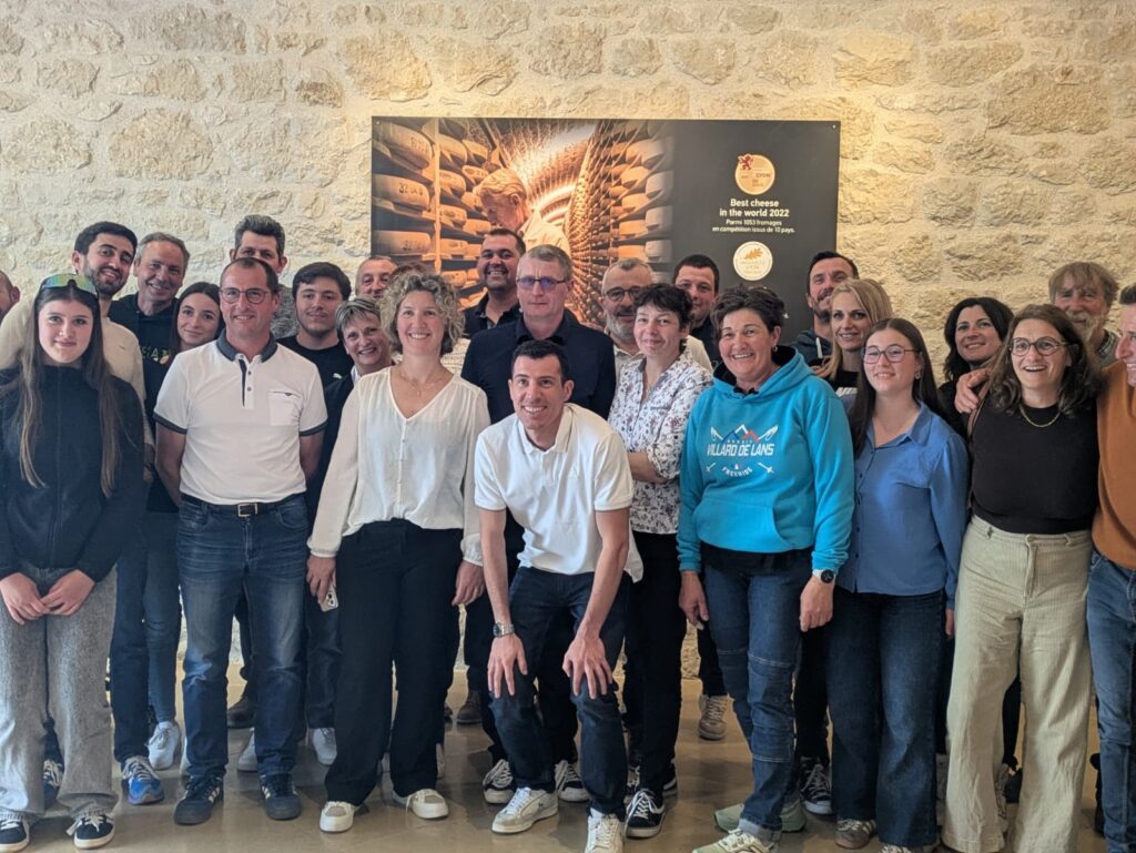Quentin Fillon-Maillet assis à table au Fort des Rousses