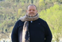 Besançon. Stéphane Ravacley, l’homme aux mille vies sort son premier livre