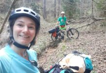 Région. Entre théâtre et musique, Pierre et Juliette ont rallié Lyon à Pontarlier à vélo pour jouer leurs spectacles https://hebdo25.net/wp-content/uploads/2026/04/Pierre-et-Juliette-Caillou-Tordu.jpg