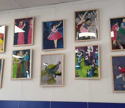 Valdahon. Les tableaux de résidents d’Ehpad exposés à la piscine