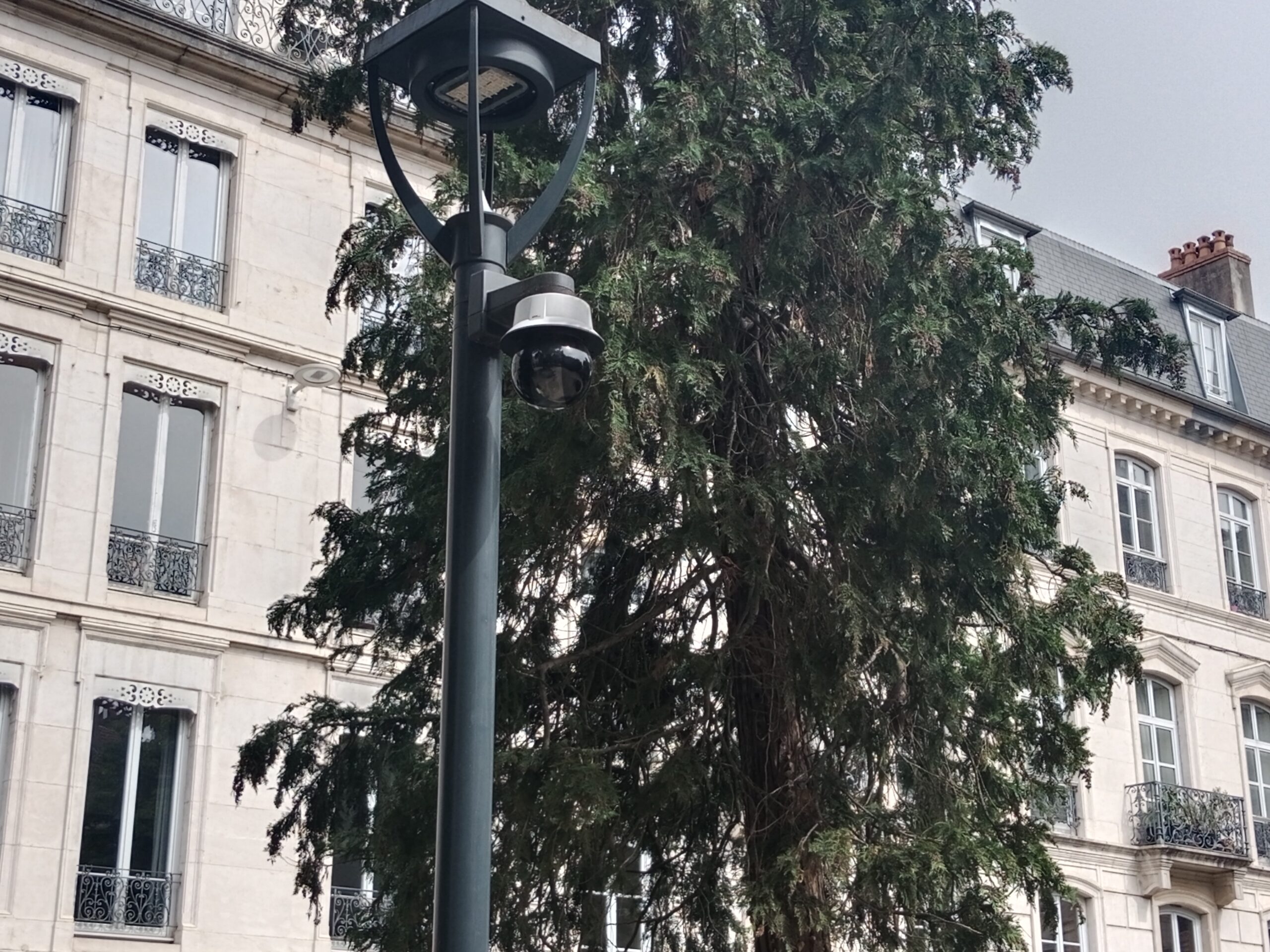 Square Saint Amour à Besançon, vue de jour
