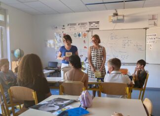 Grand Besançon. « Cet été, je lis » : les élèves de CM2 d’Étuz reçoivent leur livre pour les vacances Etuz lecture CM2 livre