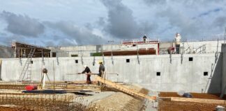 Pontarlier. Huit mois après le début des travaux, le centre nautique Aqua Ô Doubs prend forme travaux Aqua Ô Doubs