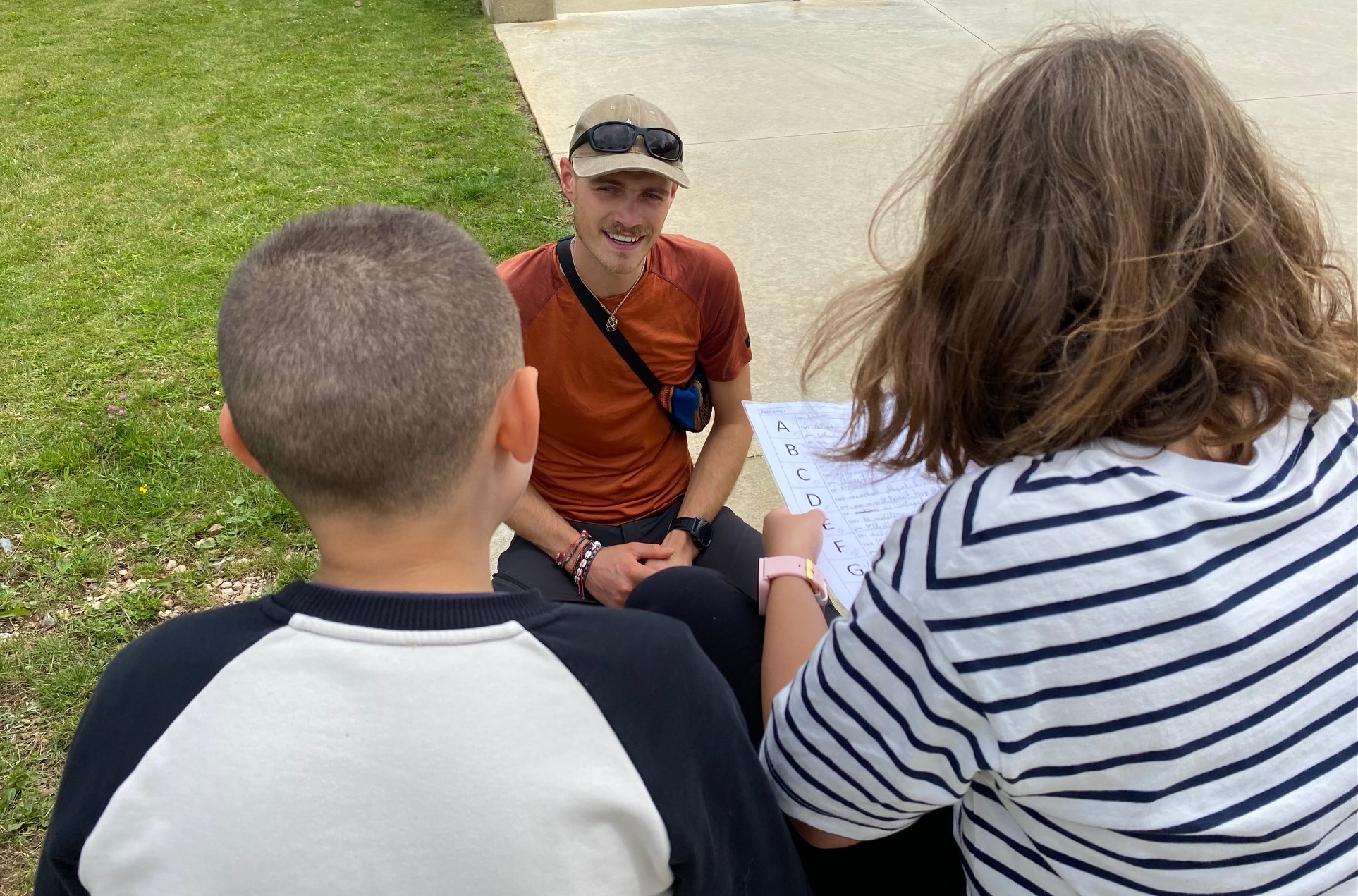 Élèves participant à une course d’orientation au parc